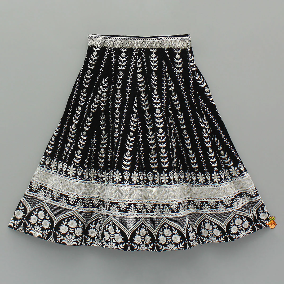 Puff Sleeves Top And Heavy Thread Embroidered Velvet Lehenga - Image 4