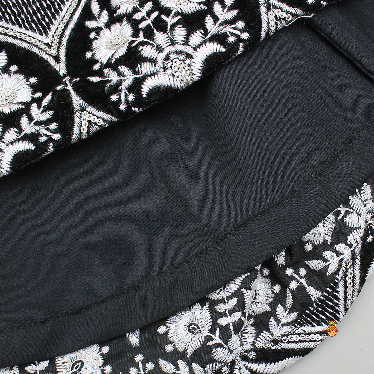 Puff Sleeves Top And Heavy Thread Embroidered Velvet Lehenga - Image 6
