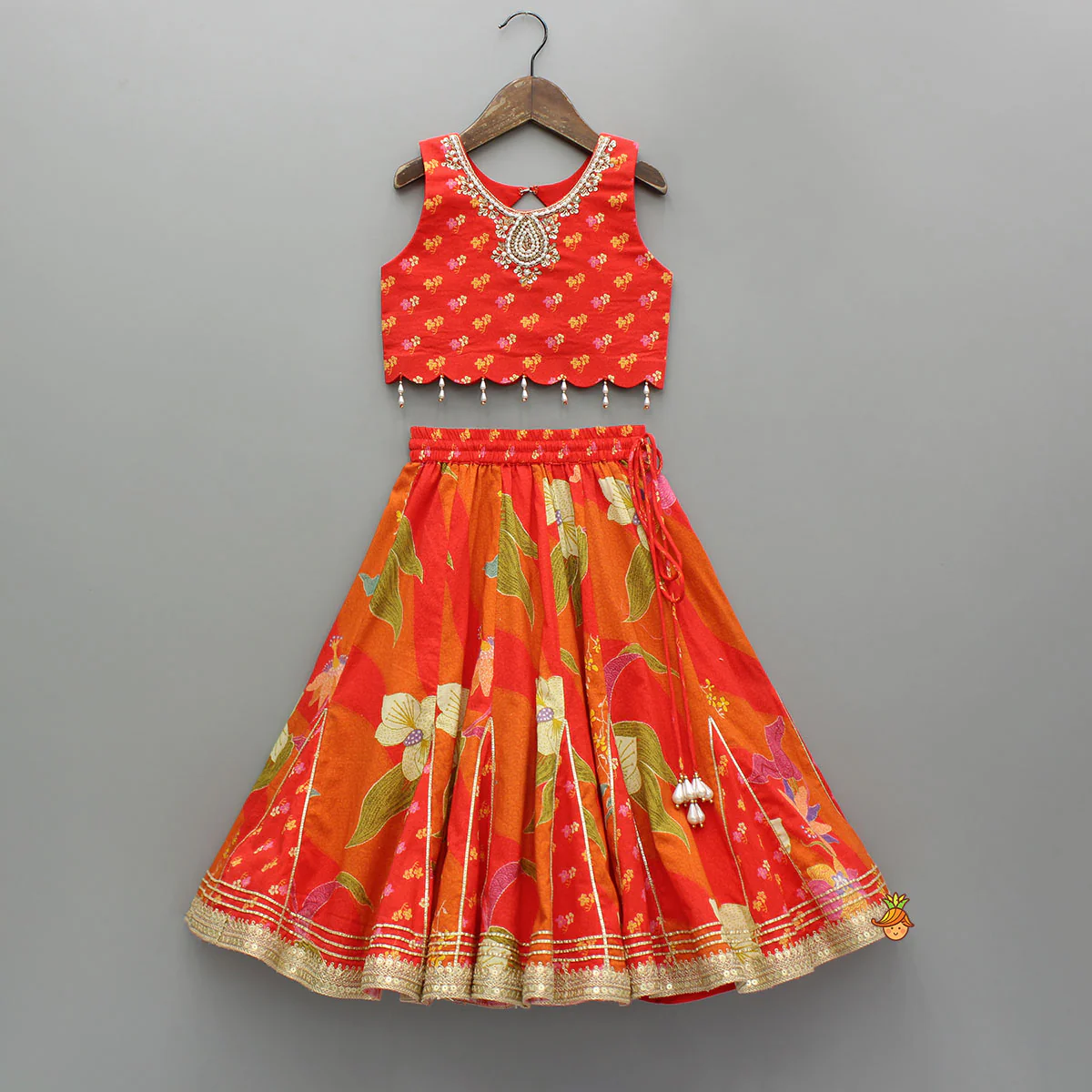Red Sleeveless Embroidered Scalloped Top With Lehenga And Hairband - Image 3
