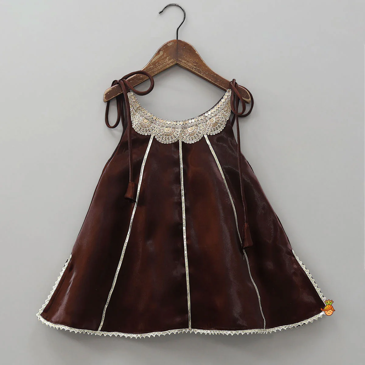 Sleeveless Sheen Kurti And Crushed Fabric Palazzo With Hair Tie - Image 4