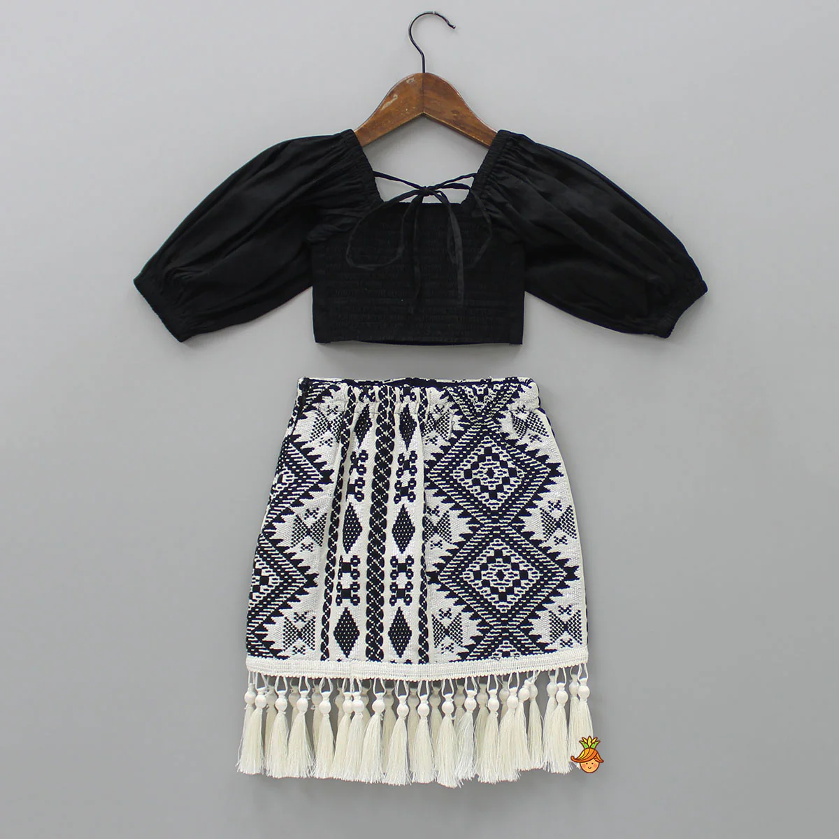 Smocked Back Stylish Sleeves Black Top And Fringes Skirt With Knot Detail Hair Band - Image 2