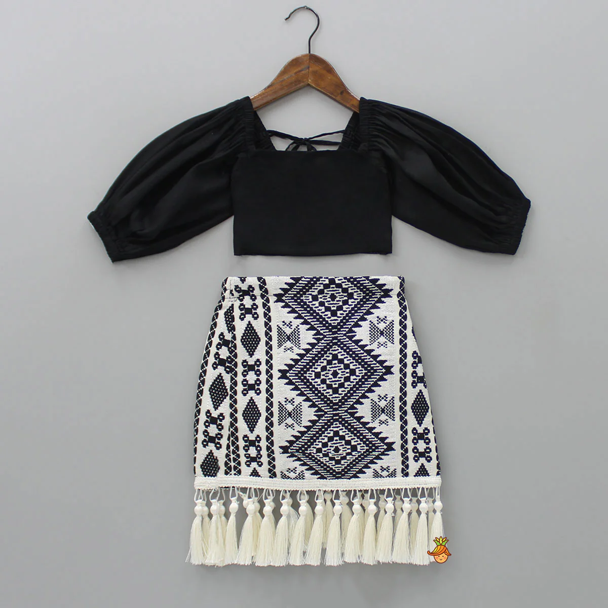 Smocked Back Stylish Sleeves Black Top And Fringes Skirt With Knot Detail Hair Band - Image 3