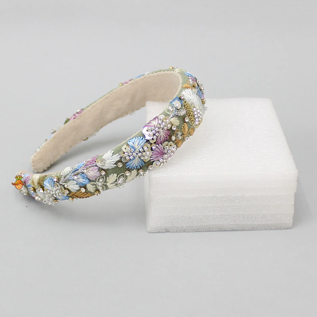 Stunning Thread Embroidered Green Net Hair Band - Image 3