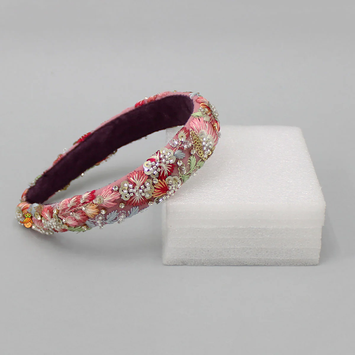 Intricate Thread Embroidered Net Hair Band - Image 3