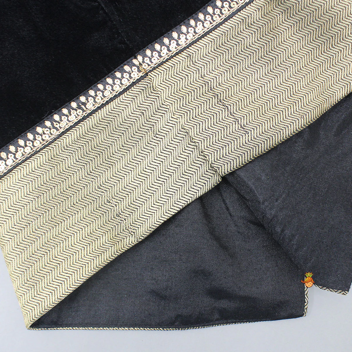 Shimmery Stylish Cut Hem Kurta With Velvet Jacket And Pyjama - Image 12