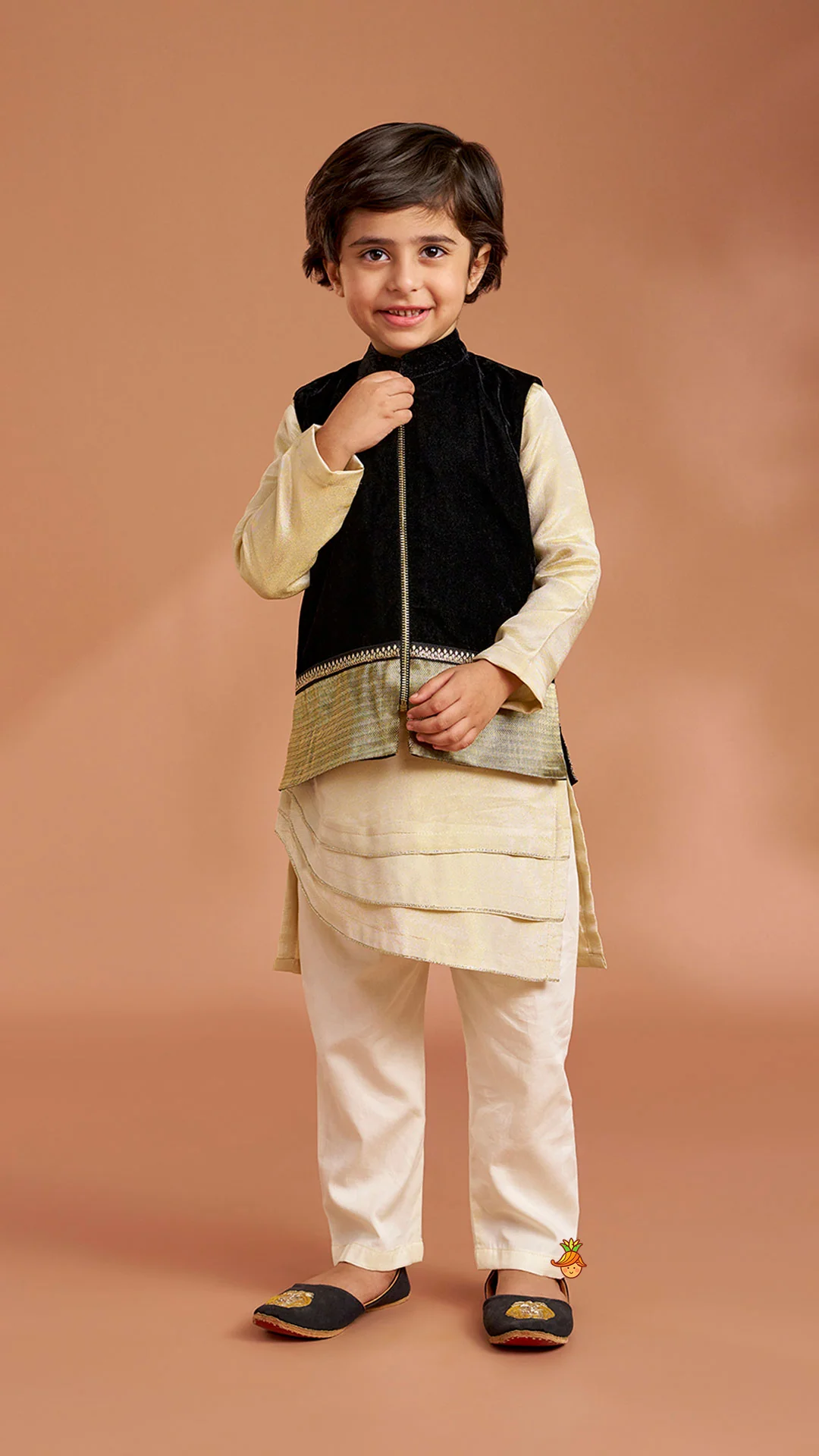 Shimmery Stylish Cut Hem Kurta With Velvet Jacket And Pyjama - Image 2