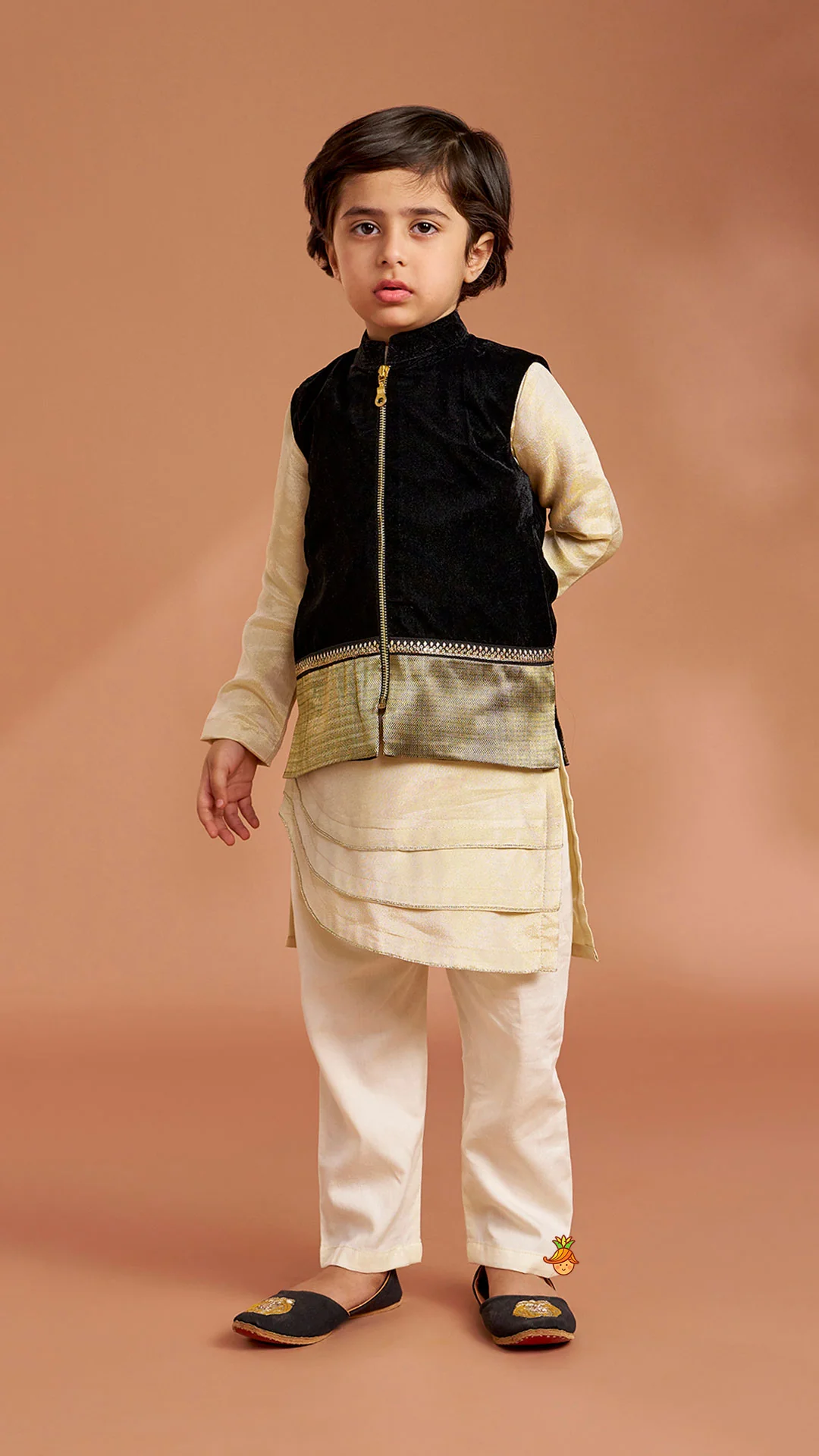 Shimmery Stylish Cut Hem Kurta With Velvet Jacket And Pyjama - Image 3