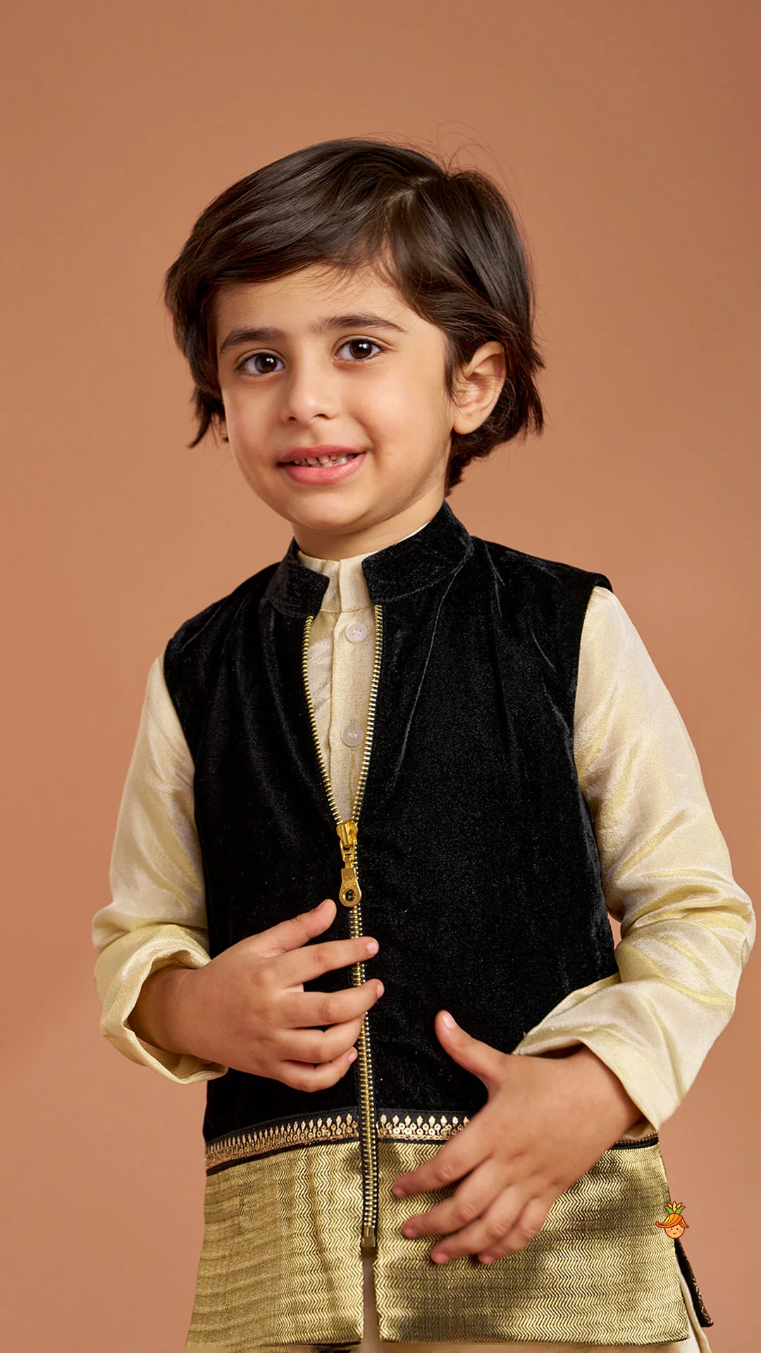 Shimmery Stylish Cut Hem Kurta With Velvet Jacket And Pyjama - Image 8