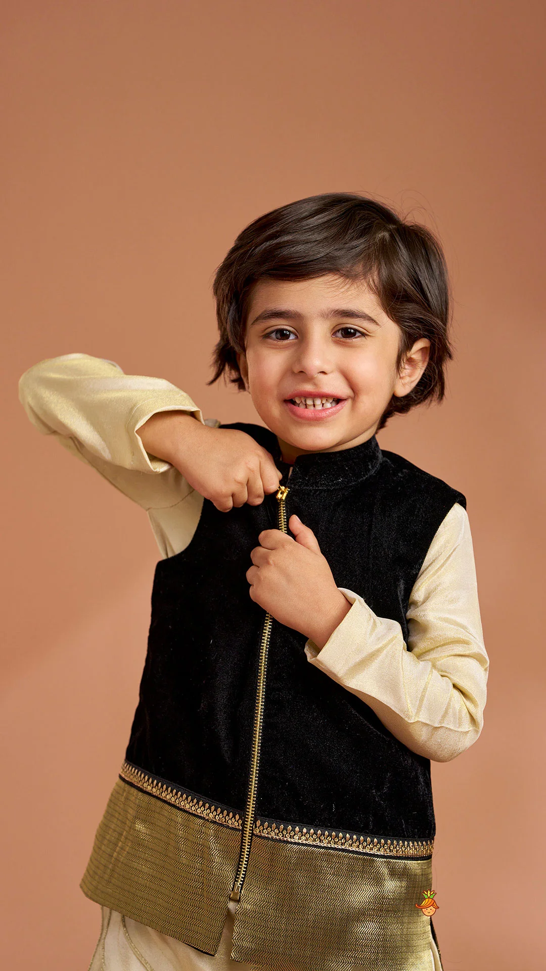 Shimmery Stylish Cut Hem Kurta With Velvet Jacket And Pyjama - Image 9