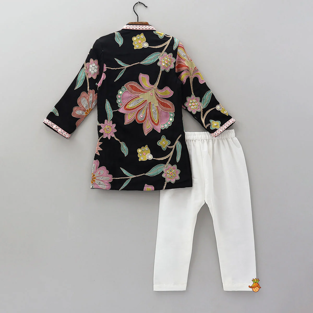 Stylish Floral Kurta With Patch Pocket Detail And Pyjama - Image 2