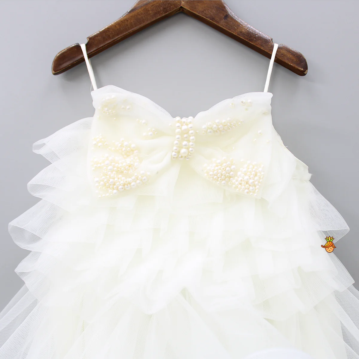 Stylish Off White Trail Dress With Bowie Pearl String Hair Clip - Image 4