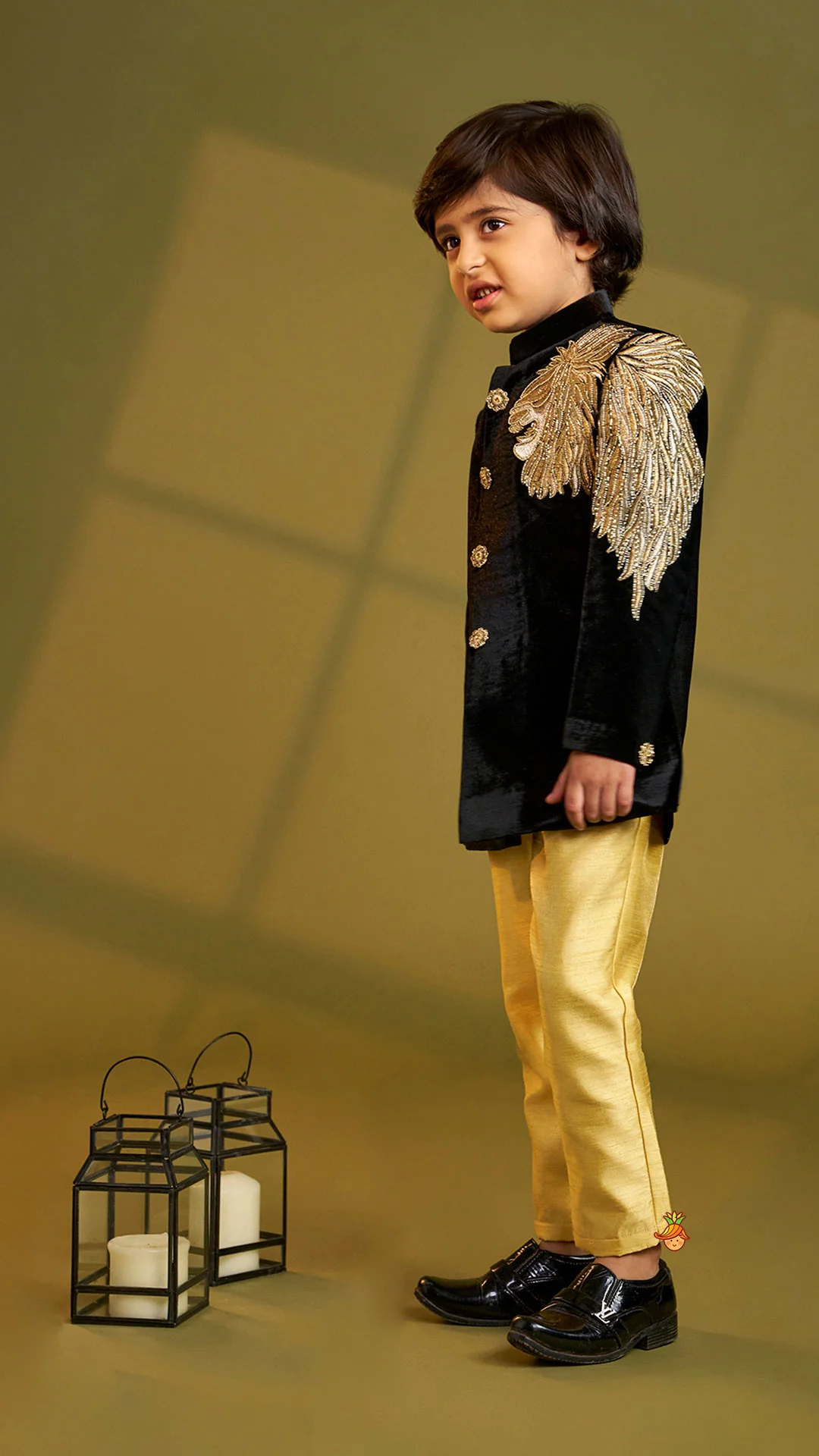 Stylish Zari Embroidered Velvet Sherwani With Pyjama - Image 3
