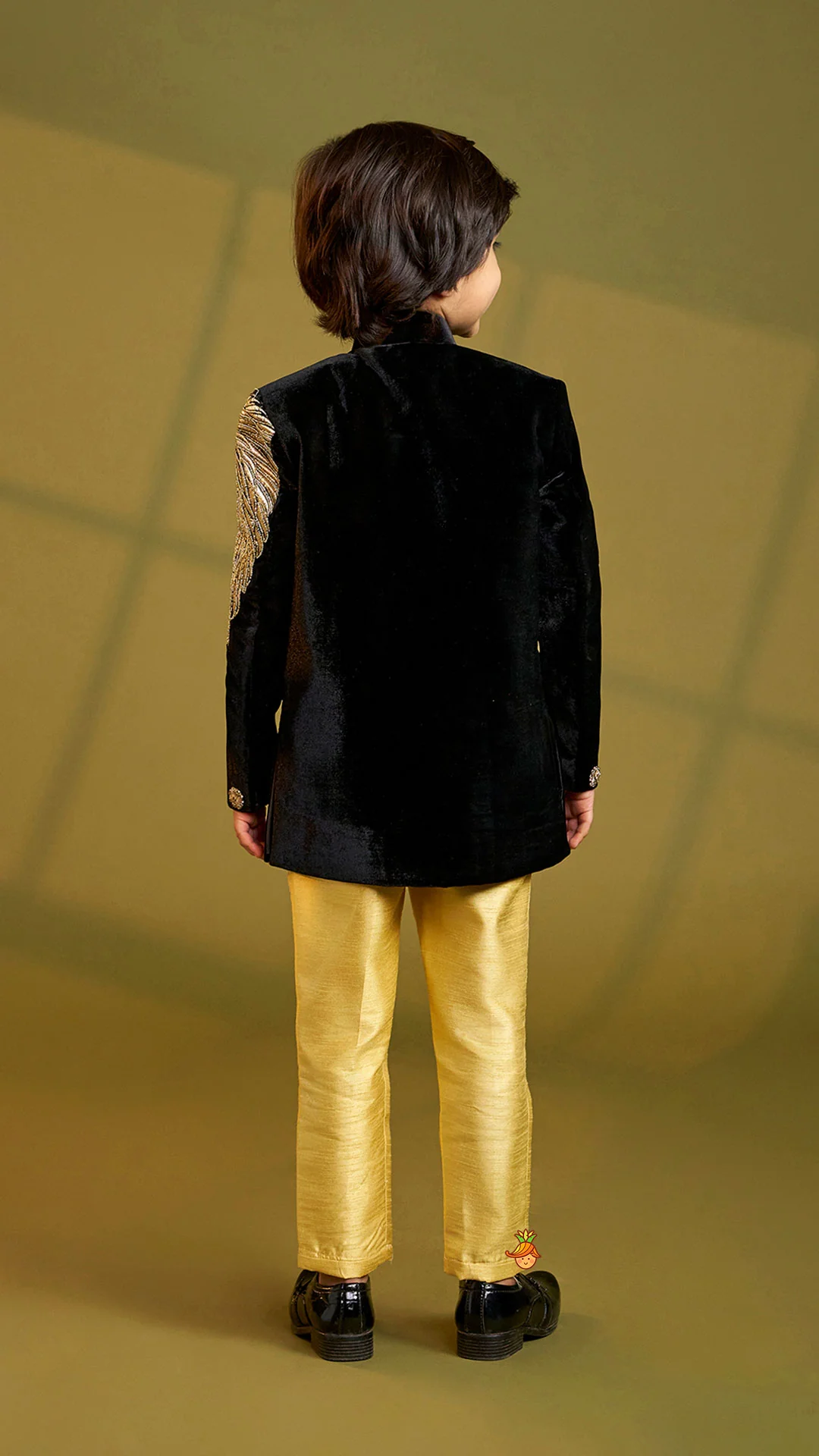 Stylish Zari Embroidered Velvet Sherwani With Pyjama - Image 8