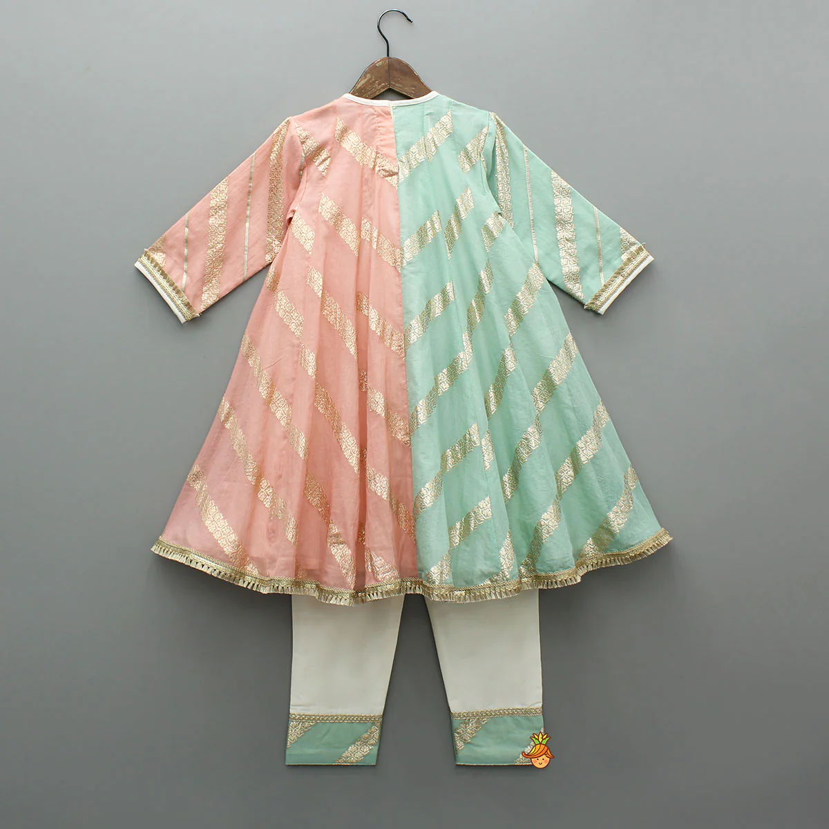 Thread-Embroidered Yoke Dual-Tone Kurti And Pant With Matching Dupatta - Image 2