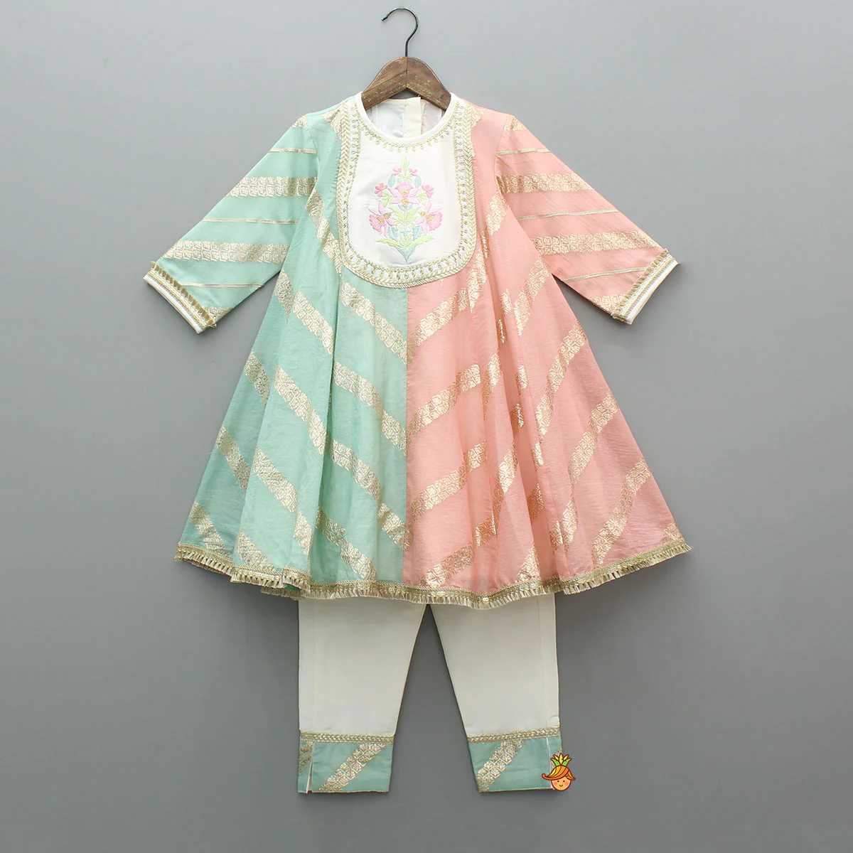 Thread-Embroidered Yoke Dual-Tone Kurti And Pant With Matching Dupatta - Image 3