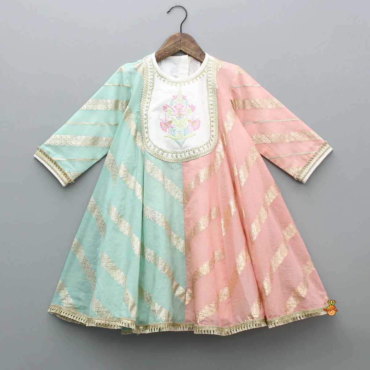 Thread-Embroidered Yoke Dual-Tone Kurti And Pant With Matching Dupatta - Image 4