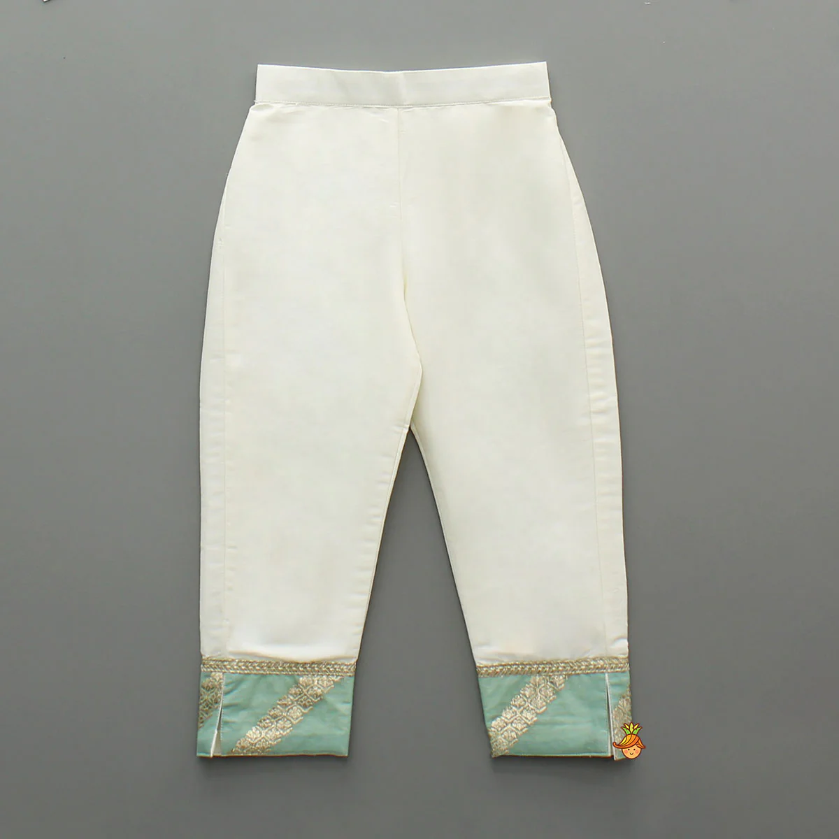 Thread-Embroidered Yoke Dual-Tone Kurti And Pant With Matching Dupatta - Image 5