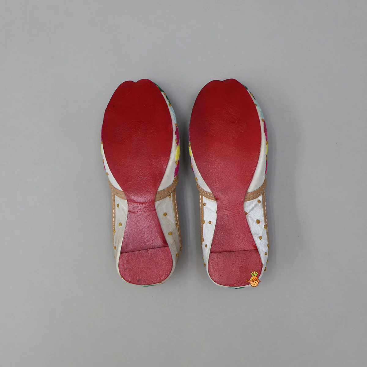 Thread Floral Embroidered Flat Jutti - Image 2