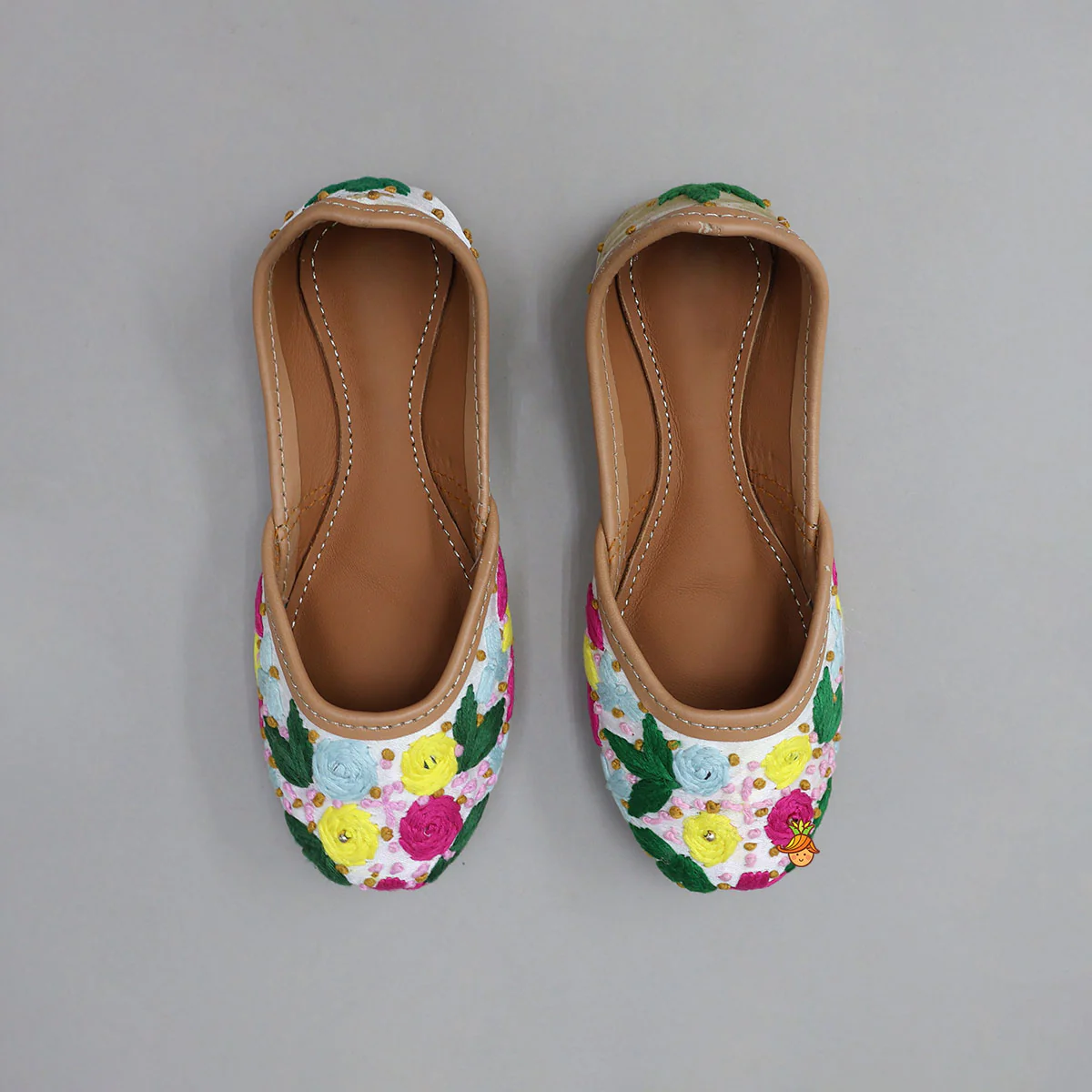 Thread Floral Embroidered Flat Jutti - Image 3