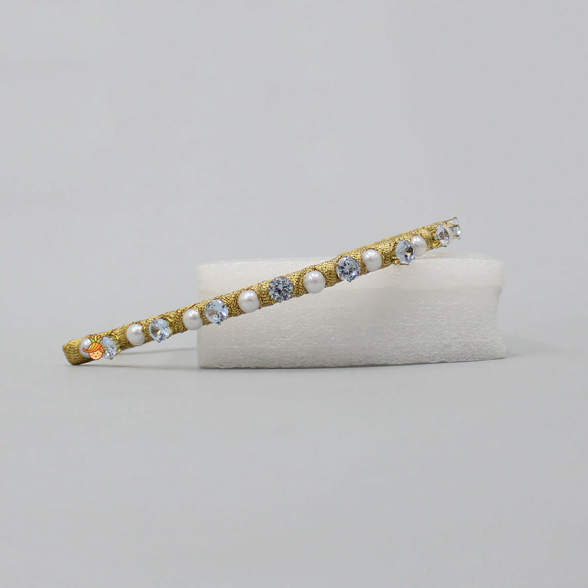 White Stones Adorned Pearly Hair Band - Image 3